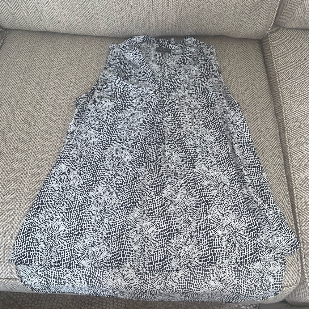 Women’s Vince Camuto flowy v-neck tank top